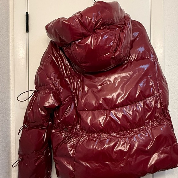ALO Yoga Glossy Maroon Puffer Jacket - Picture 4 of 4